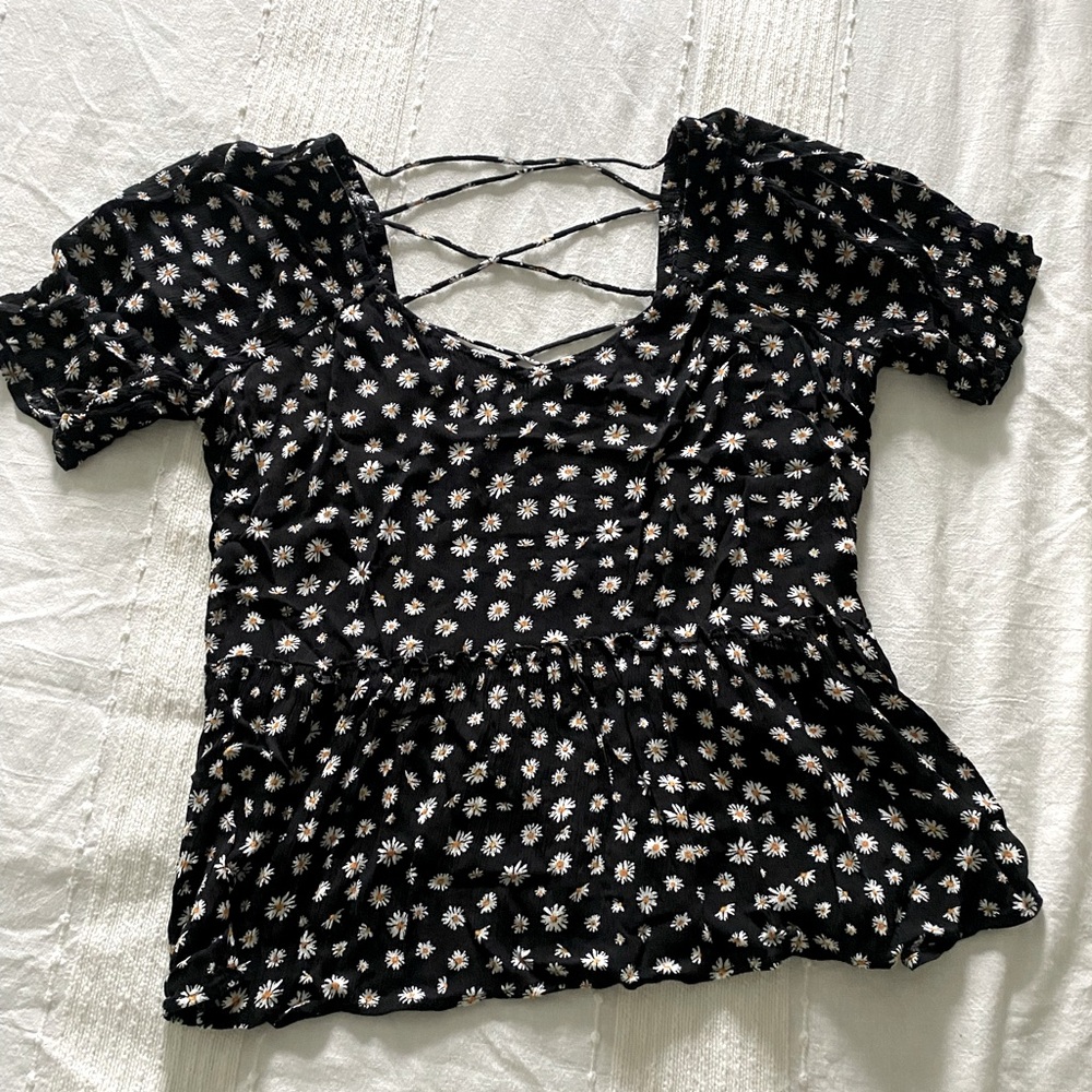 Maurice’s M Black top with daisies